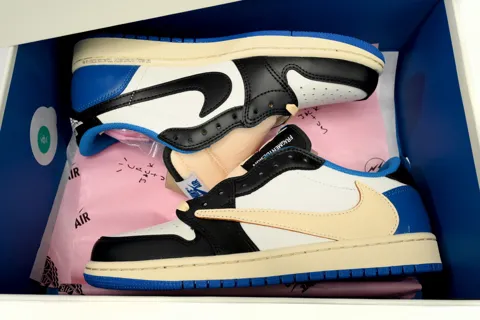 Travis Scott x Air Jordan 1 Low Military Blue – photo 9