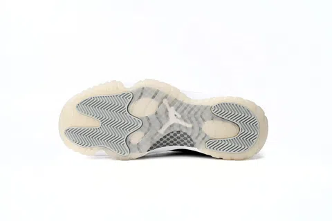 Air Jordan 11 Black/Silver – photo 6