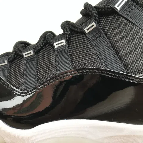 Air Jordan 11 Black/Silver – photo 9