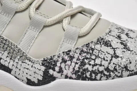 Air Jordan 11 Low White Snake – photo 7