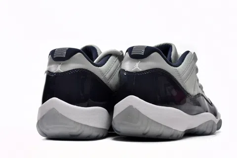Air Jordan 11 Low Georgetown – photo 5