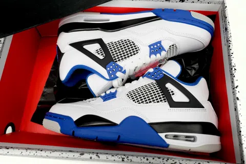 Air Jordan 4 Motorsports – photo 11
