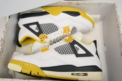 Air Jordan 4 Vivid – photo 11