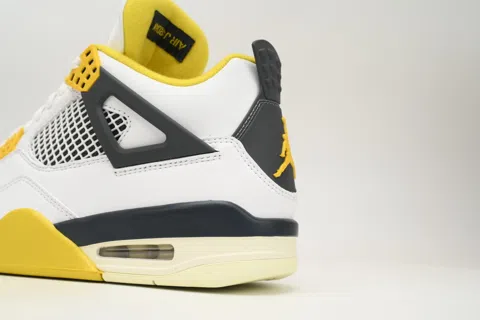 Air Jordan 4 Vivid – photo 8