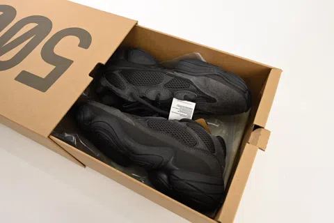 Yeezy 500 Black – photo 11