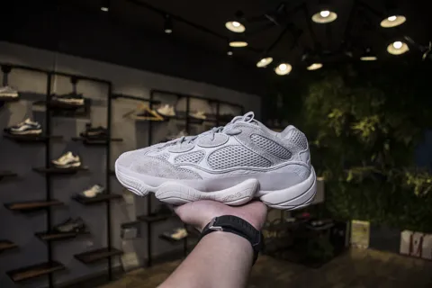 Yeezy 500 Blush – photo 3