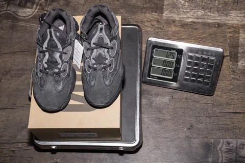 Yeezy 500 Black – photo 12