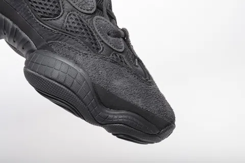Yeezy 500 Black – photo 3