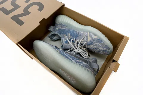 Yeezy Boost 350 V2 Sky Blue – photo 11