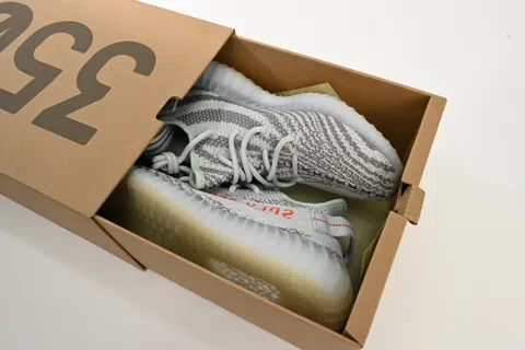 Yeezy Boost 350 V2 Blue Tint – photo 11