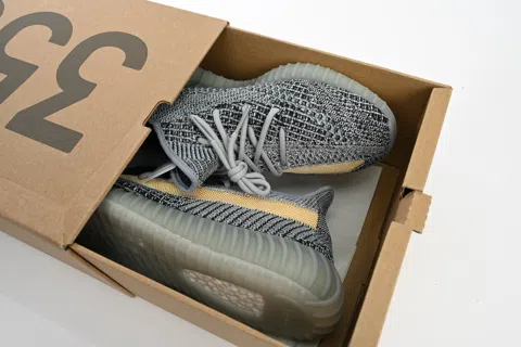 Yeezy Boost 350 V2 Ash Blue – photo 10