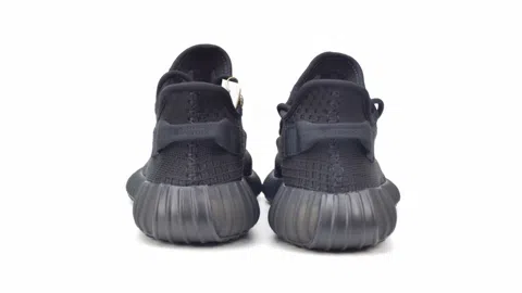 Yeezy Boost 350 V2 Onyx – photo 3