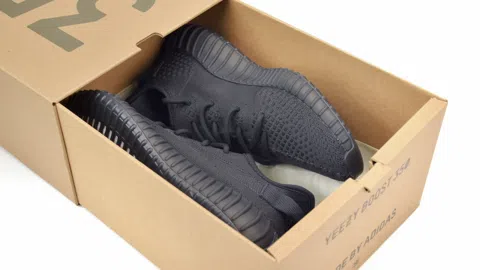 Yeezy Boost 350 V2 Onyx – photo 10