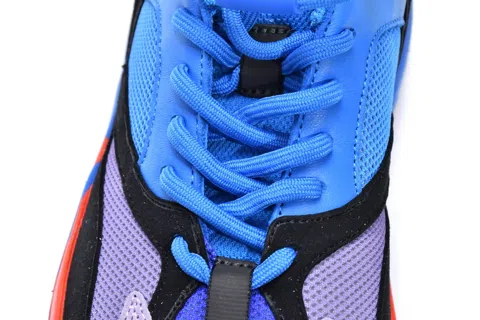 Yeezy Boost 700 Navy – photo 6