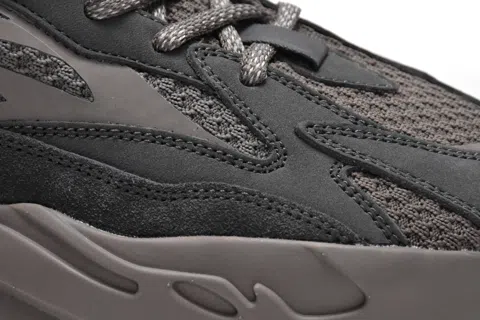 Yeezy Boost 700 V2 Grey/Brown – photo 9
