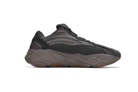 Yeezy Boost 700 V2 Grey/Brown – photo 3