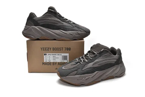 Yeezy Boost 700 V2 Grey/Brown – photo 12