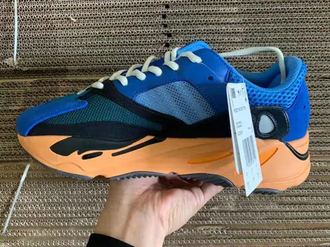Yeezy Boost 700 Blue/Orange – photo 3