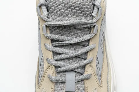 Yeezy Boost 700 V2 Cream – photo 10