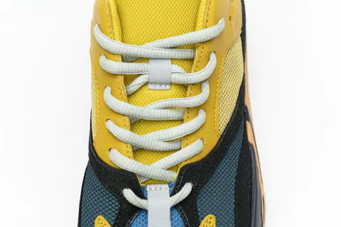Yeezy Boost 700 Sun – photo 9