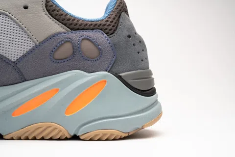 Yeezy Boost 700 Carbon Blue – photo 8