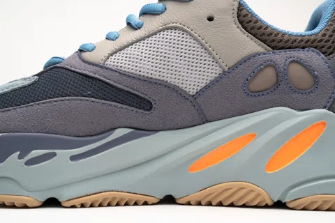 Yeezy Boost 700 Carbon Blue – photo 9