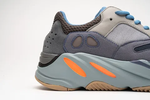 Yeezy Boost 700 Carbon Blue – photo 3