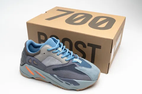 Yeezy Boost 700 Carbon Blue – photo 10