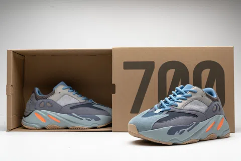 Yeezy Boost 700 Carbon Blue – photo 11