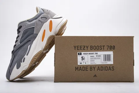 Yeezy Boost 700 Grey – photo 12