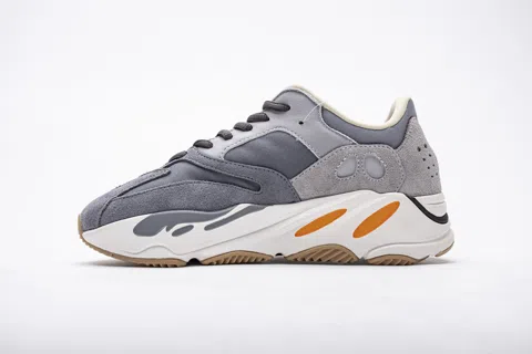 Yeezy Boost 700 Grey – photo 3