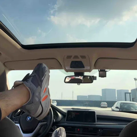 Yeezy Boost 700 Grey – photo 5