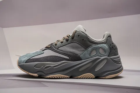 Yeezy Boost 700 Teal/Grey – photo 5