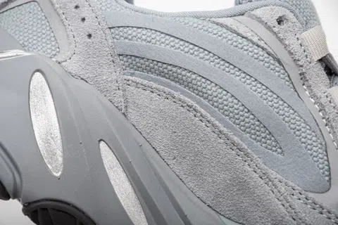 Yeezy Boost 700 V2 Hospital Blue – photo 10