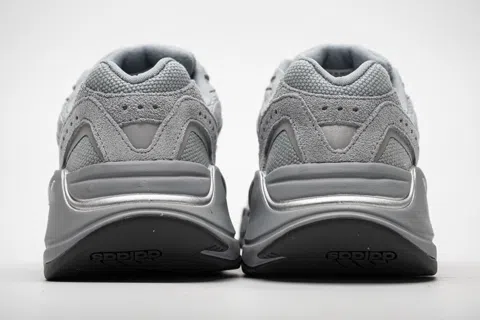 Yeezy Boost 700 V2 Hospital Blue – photo 7