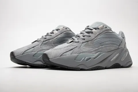 Yeezy Boost 700 V2 Hospital Blue – photo 4