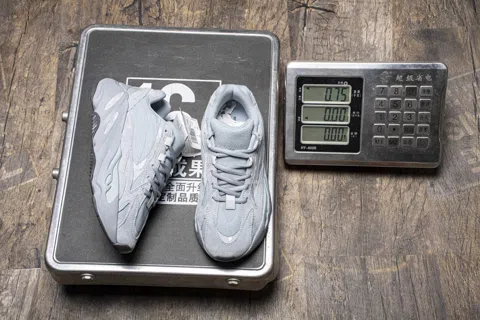 Yeezy Boost 700 V2 Hospital Blue – photo 6