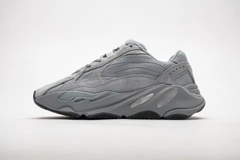 Yeezy Boost 700 V2 Hospital Blue – photo 3