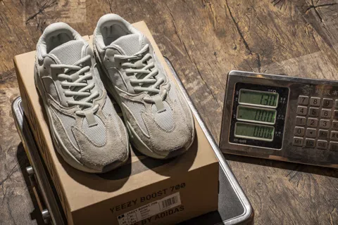 Yeezy Boost 700 Salt – photo 6