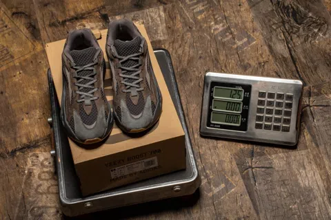 Yeezy Boost 700 V2 Geode – photo 12