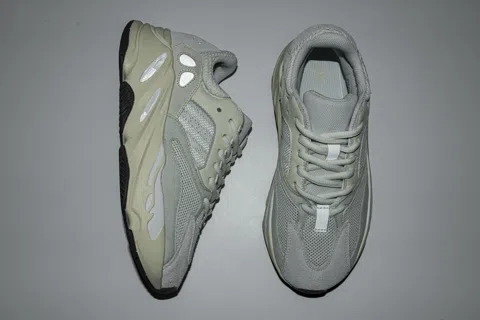 Yeezy Boost 700 Analog – photo 8