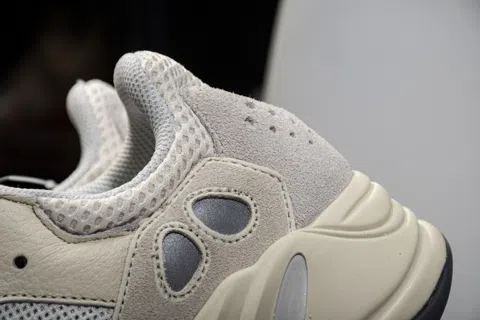 Yeezy Boost 700 Analog – photo 10