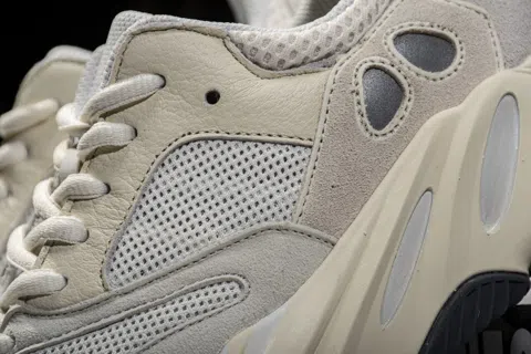 Yeezy Boost 700 Analog – photo 11