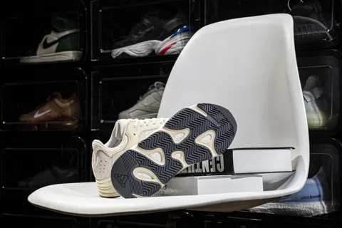 Yeezy Boost 700 Analog – photo 9