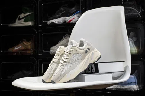 Yeezy Boost 700 Analog – photo 4