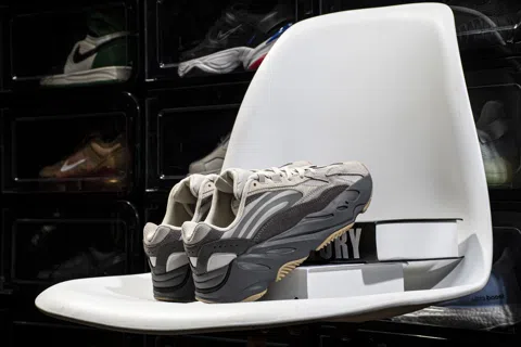 Yeezy Boost 700 V2 Tephra – photo 4