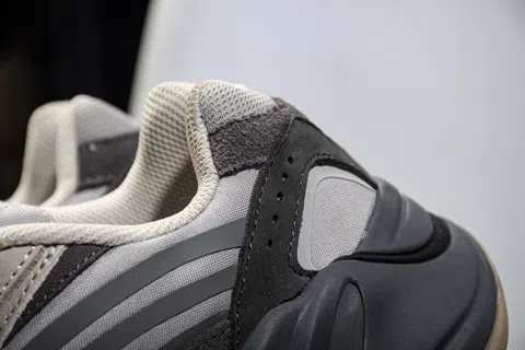 Yeezy Boost 700 V2 Tephra – photo 10
