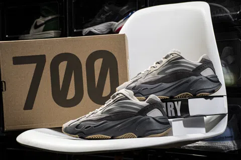 Yeezy Boost 700 V2 Tephra – photo 12