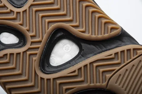 Yeezy Boost 700 Utility Black – photo 7
