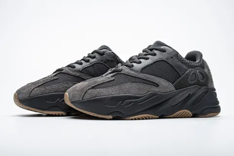 Yeezy Boost 700 Utility Black – photo 4